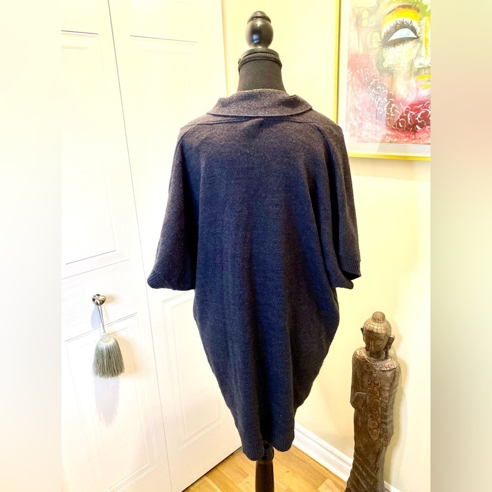 Dex dark grey knit cardi,  open front w/ties, short sleeve dolman cut, pockets🩶 - Picture 8 of 10